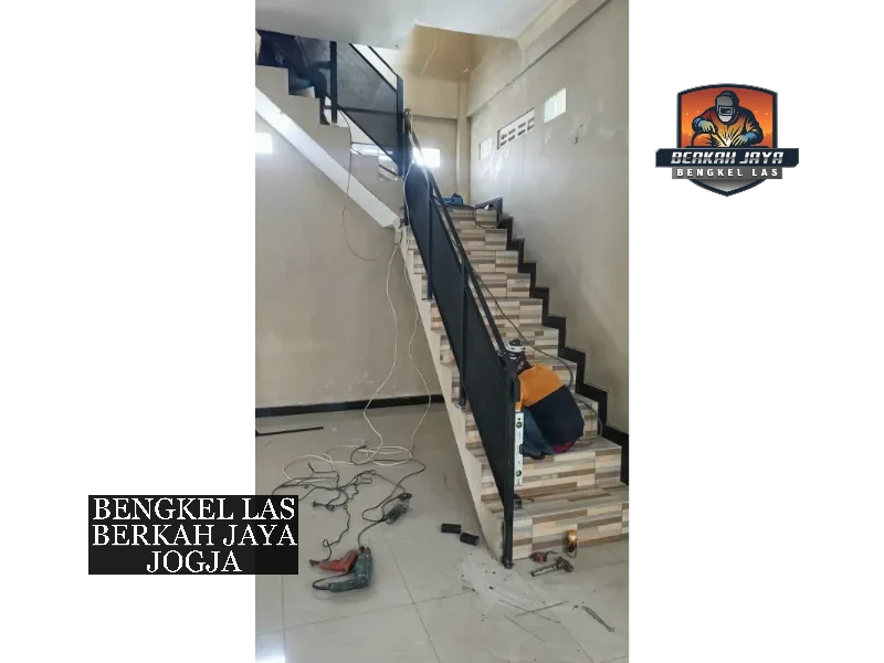 railing tangga besi lantai 2 jogja