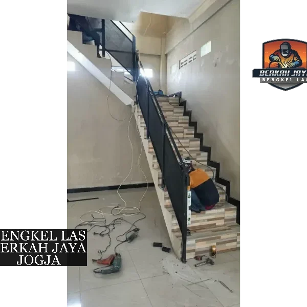 railing tangga besi lantai 2 jogja
